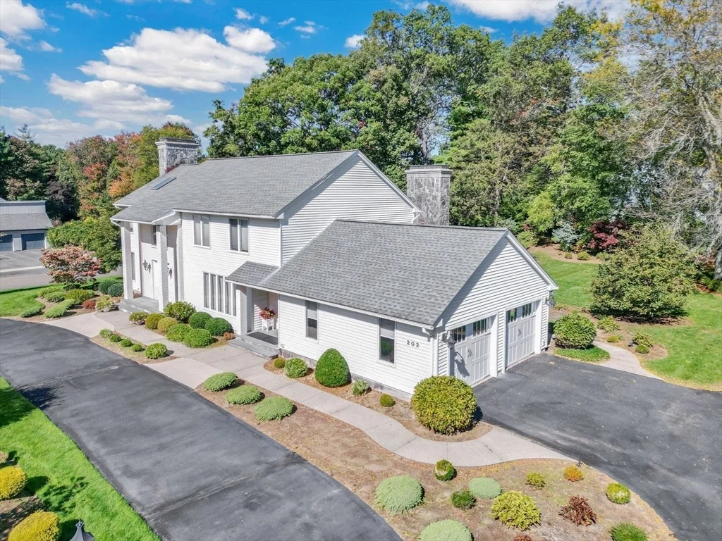 Photo of 202 Williamsburg Dr