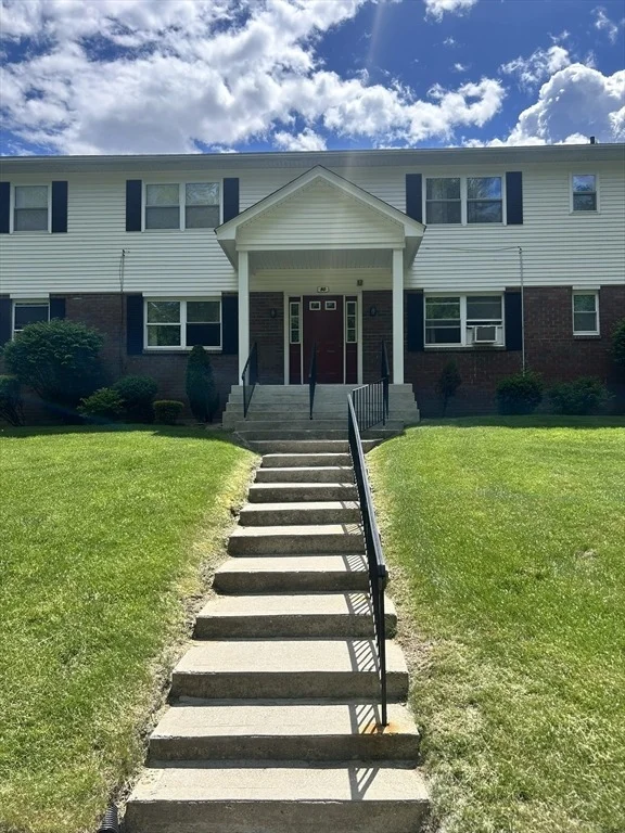 Photo of Unit C at 80 Colonial Cir