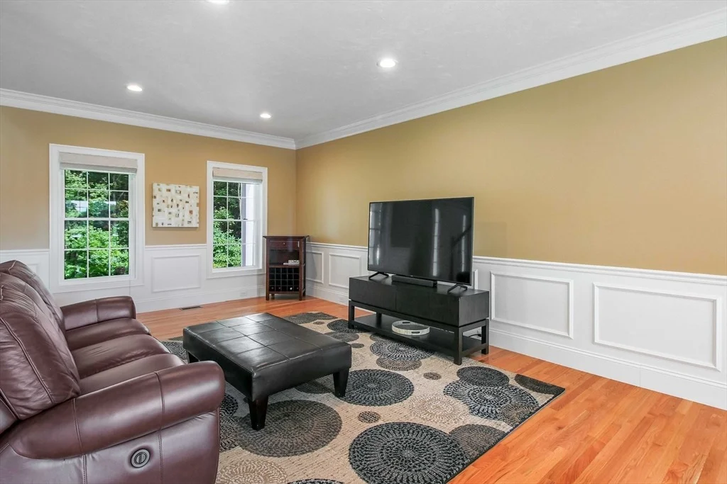 Photo of 102 Kennedy Cir