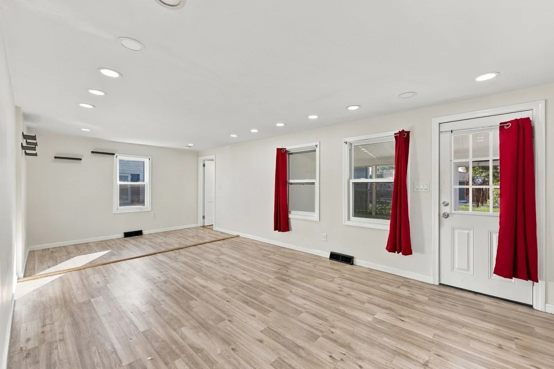 Photo of 196 Clarendon Ave