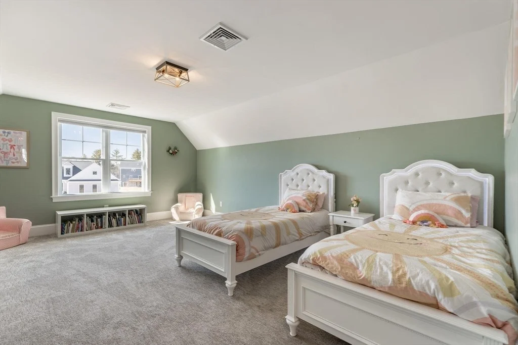 Photo of 10 Rochambeau Ave