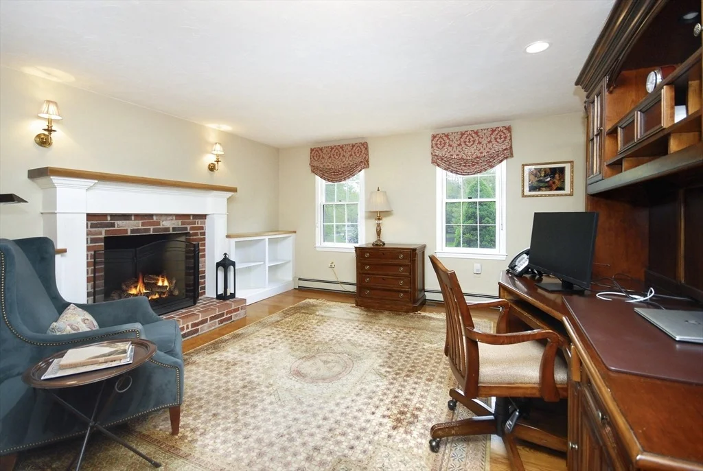 Photo of 2 Blackthorne Cir