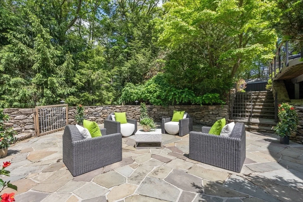 Photo of 169 Hickory Rd