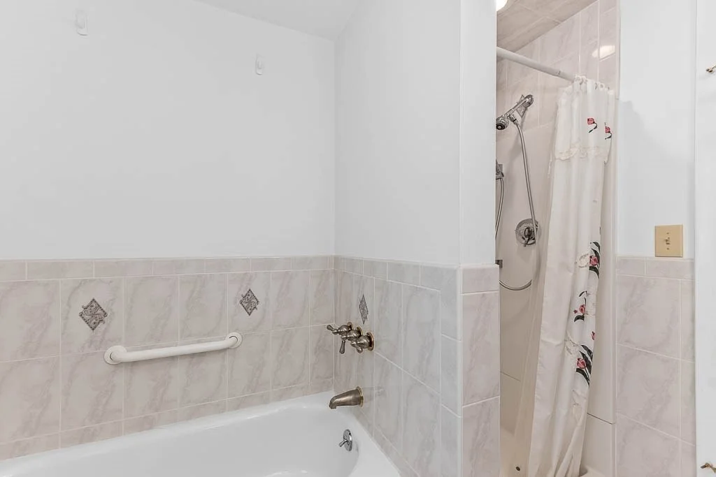 Photo of 211 Adams Street