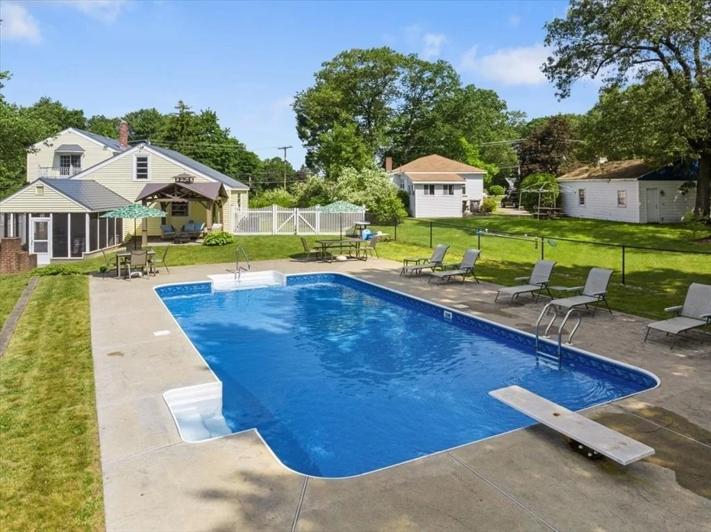 Photo of 472 Potter Rd.
