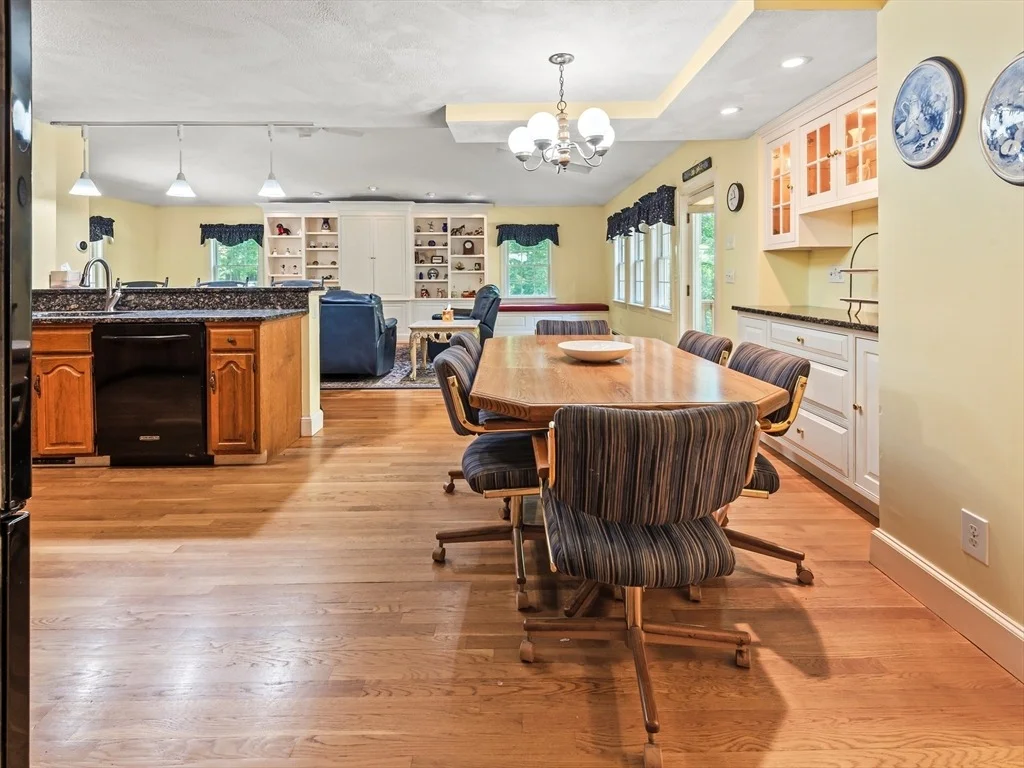 Photo of 14 Running Brook Cir