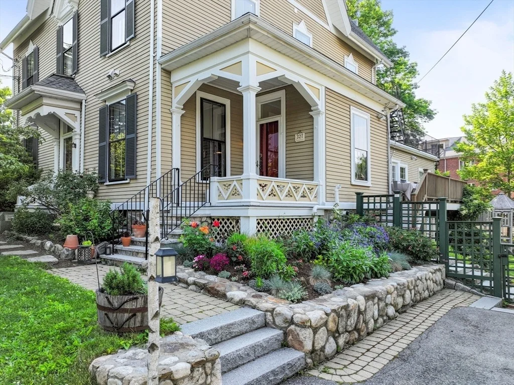 Photo of 327 Franklin St