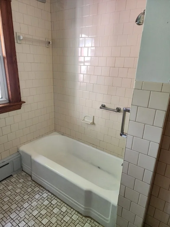 Photo of 72 W Main St