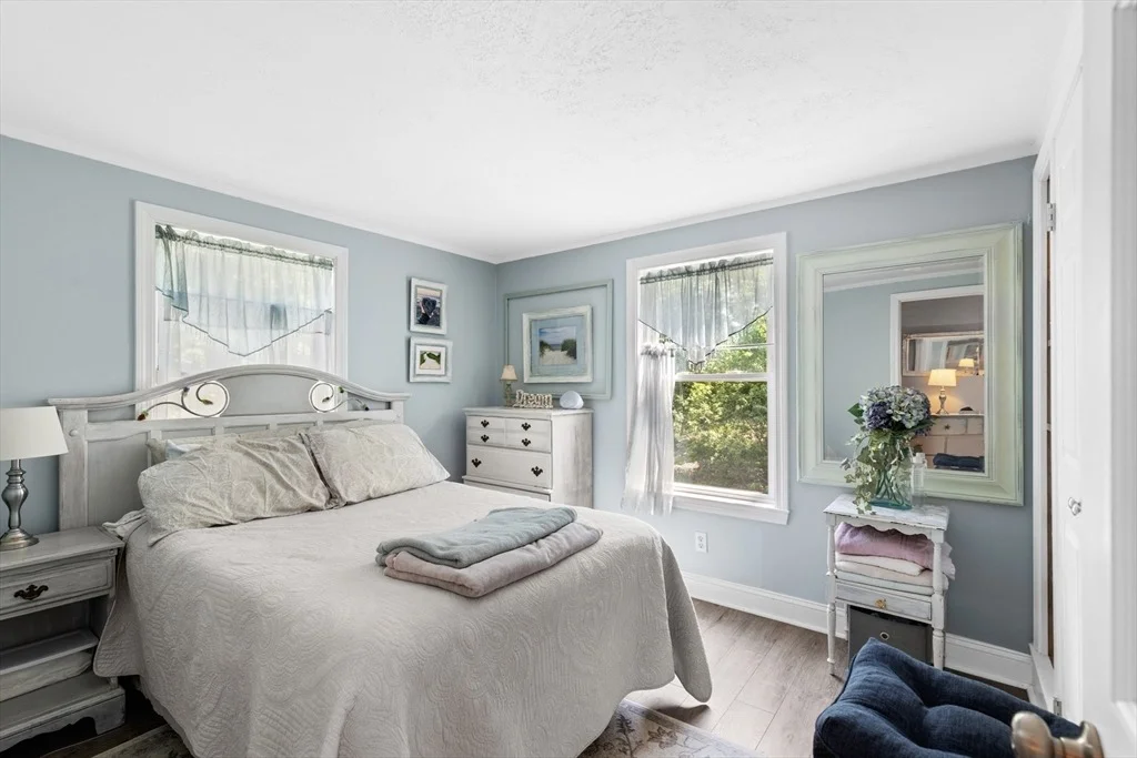 Photo of 9 Shore Garden Rd