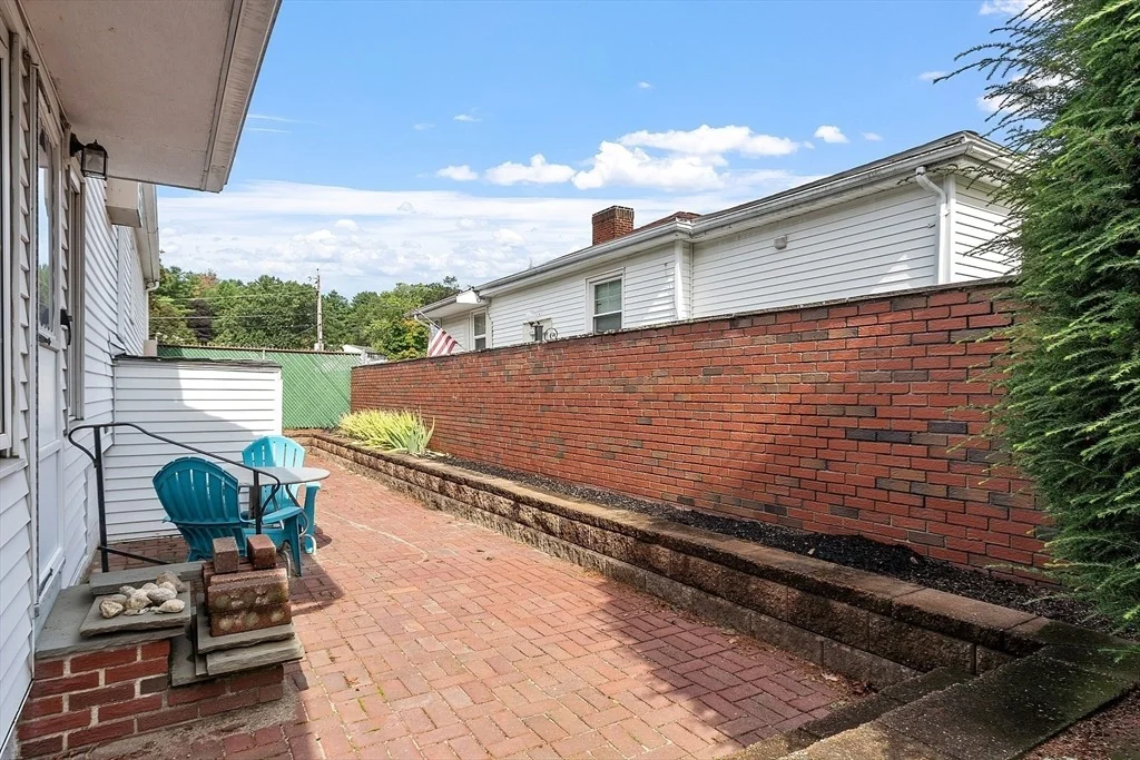 Photo of 2 Oaklandvale Avenue