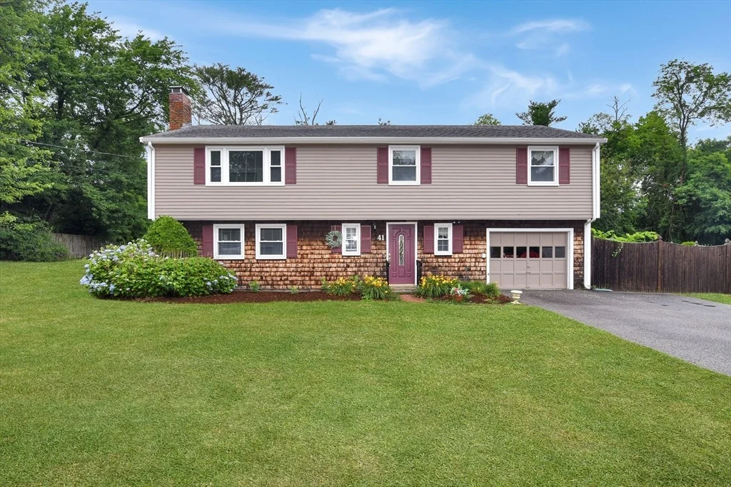 Photo of 41 Constantine Dr