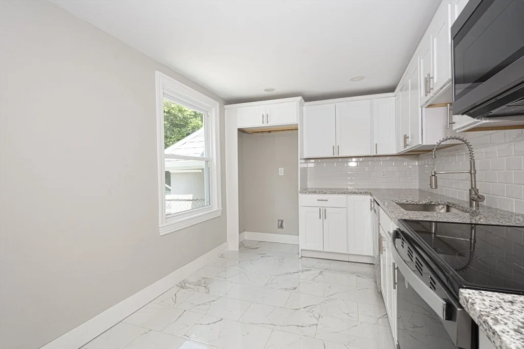 Photo of 394 Douglas St