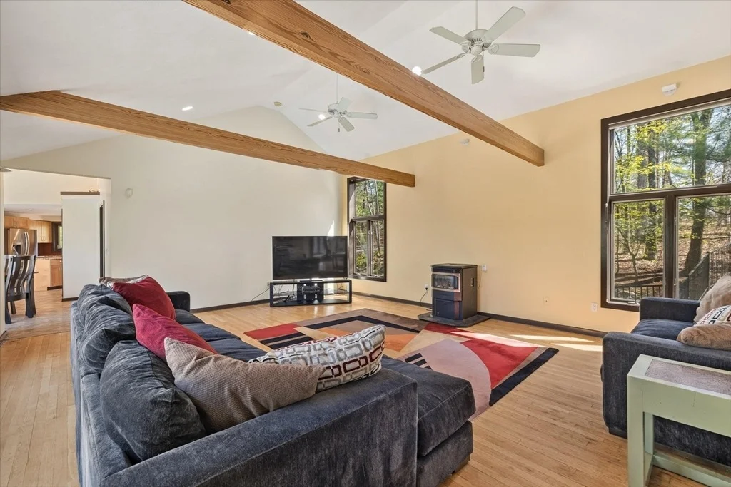 Photo of 35 Hickory Dr