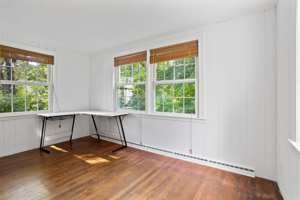 Photo of 4 Meadowbrook Rd