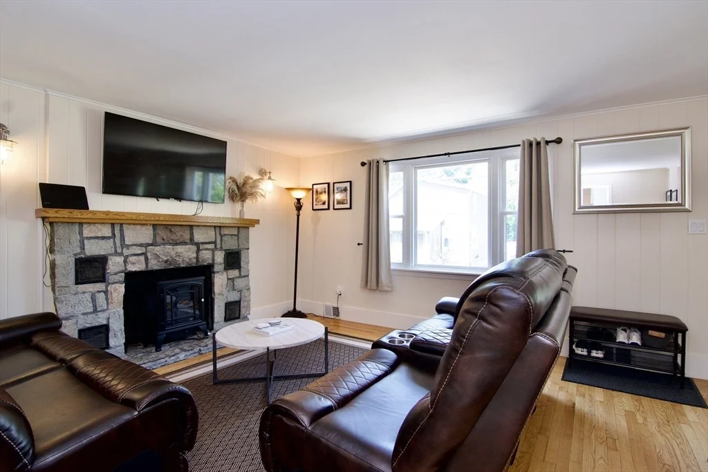 Photo of 48 Booth Rd