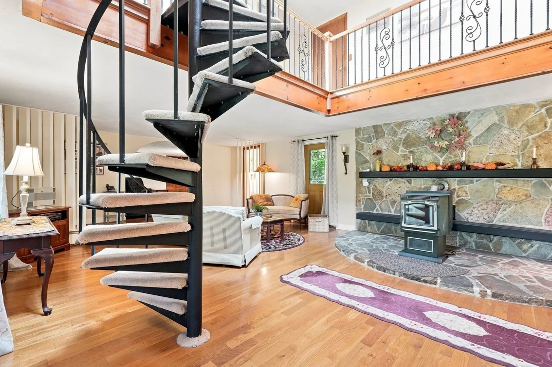 Photo of 6 Ragged Hill Rd