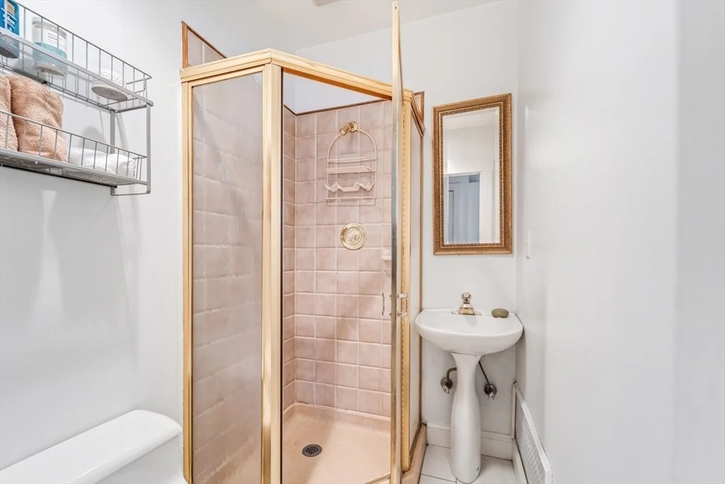Photo of 44 Gillette Ave