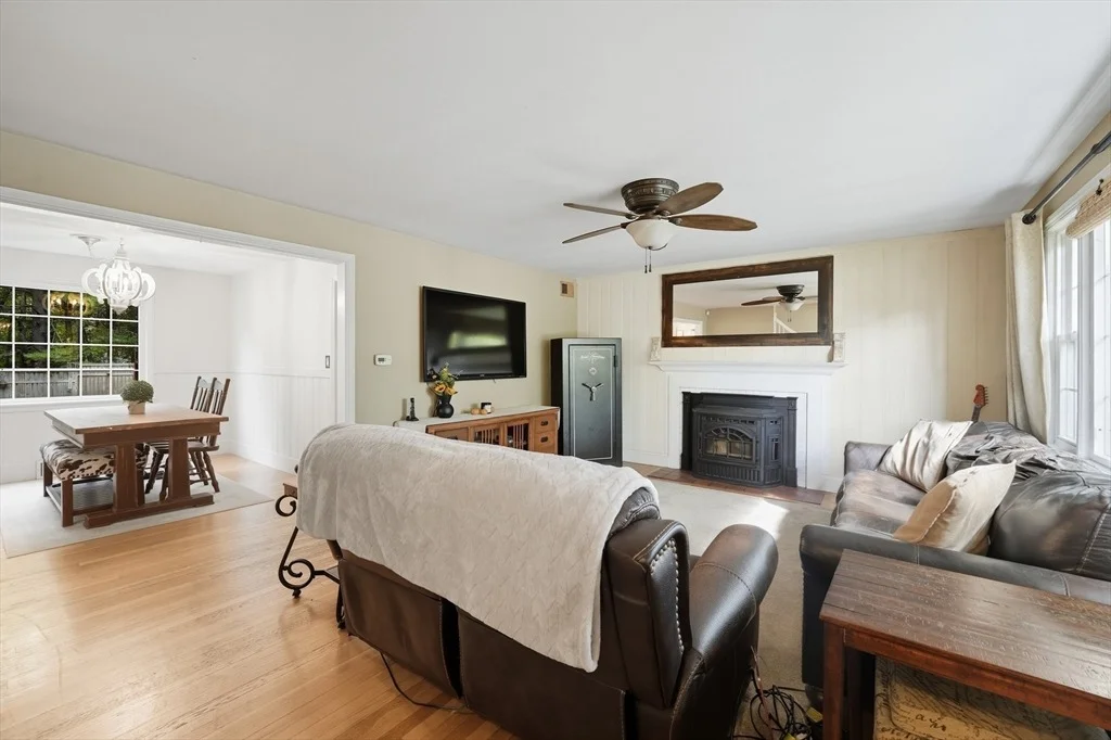 Photo of 11 Hickory Hill Dr