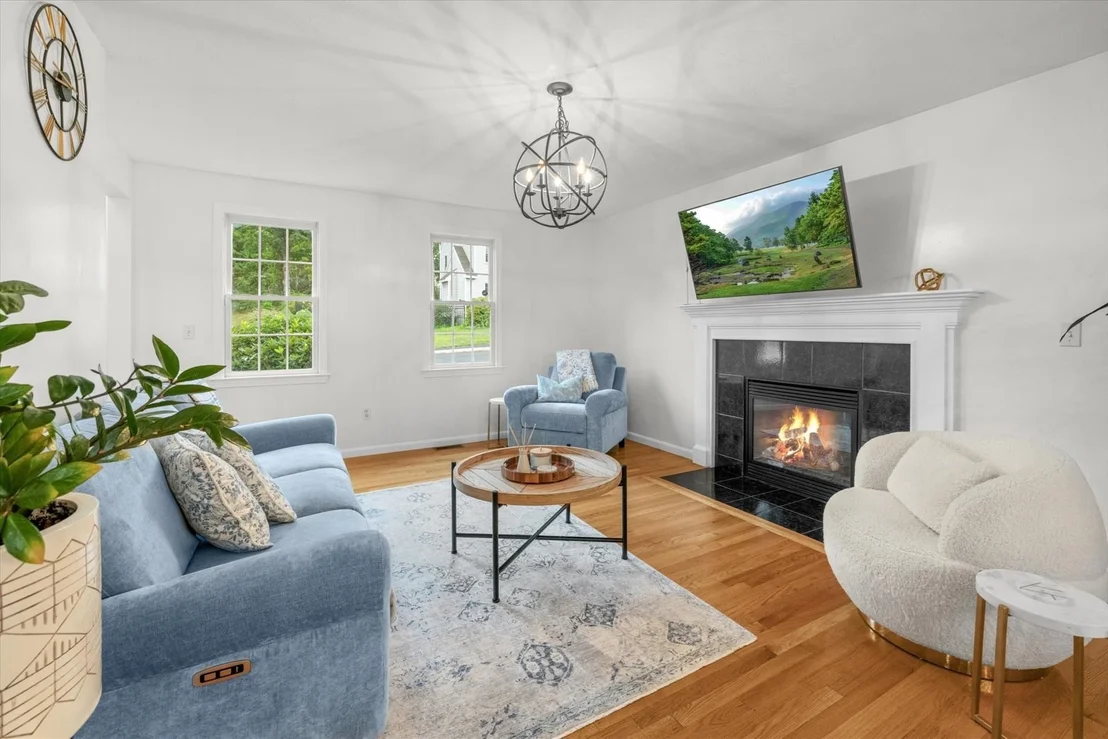 Photo of 38 Bellows Cir