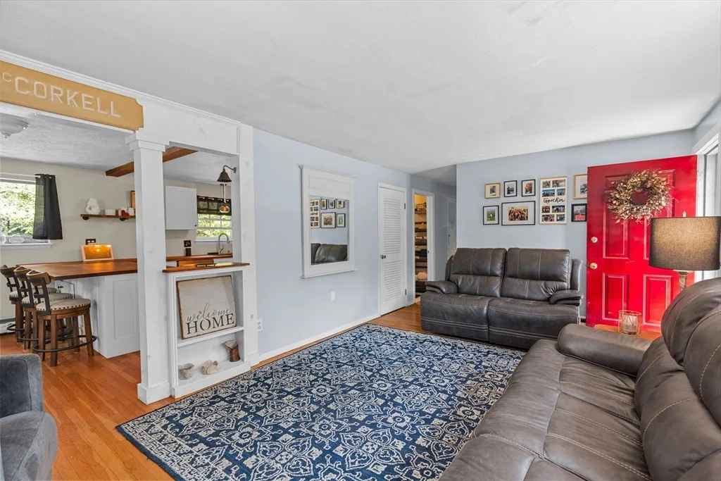 Photo of 19 Brewster Ln