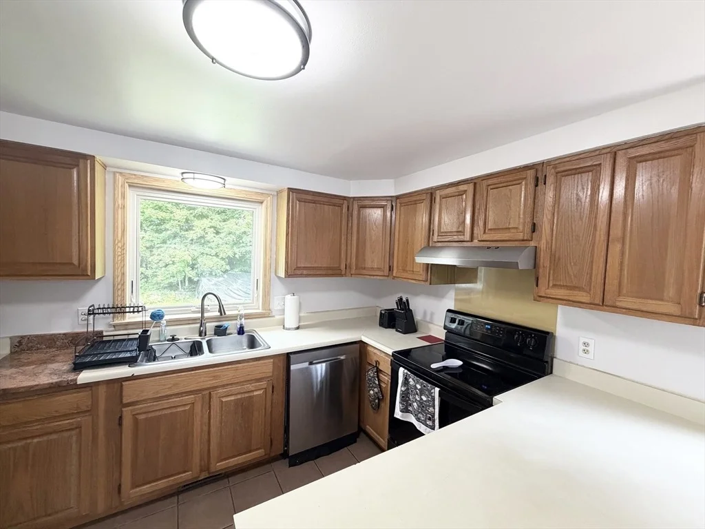 Photo of 28 Armory Ln
