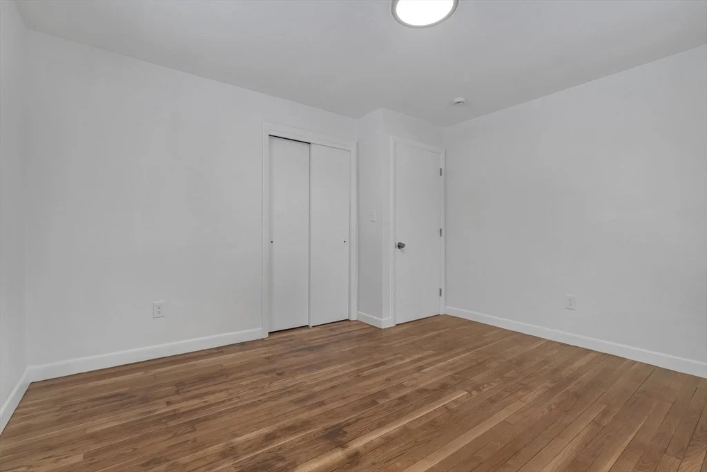 Photo of 11 Hawthorne Dr
