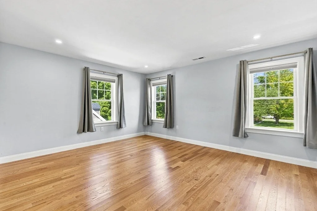 Photo of 698 Trapelo Road