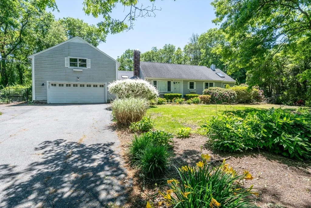 Photo of 1529 Race Ln