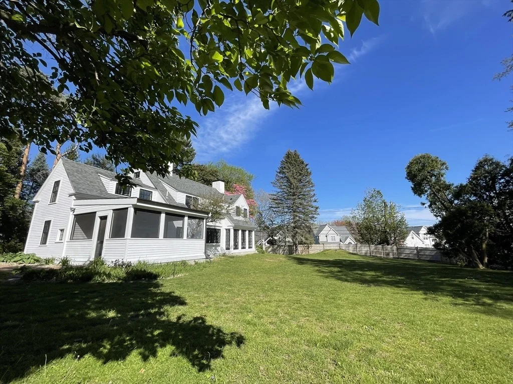 Photo of 261 Salem End Rd