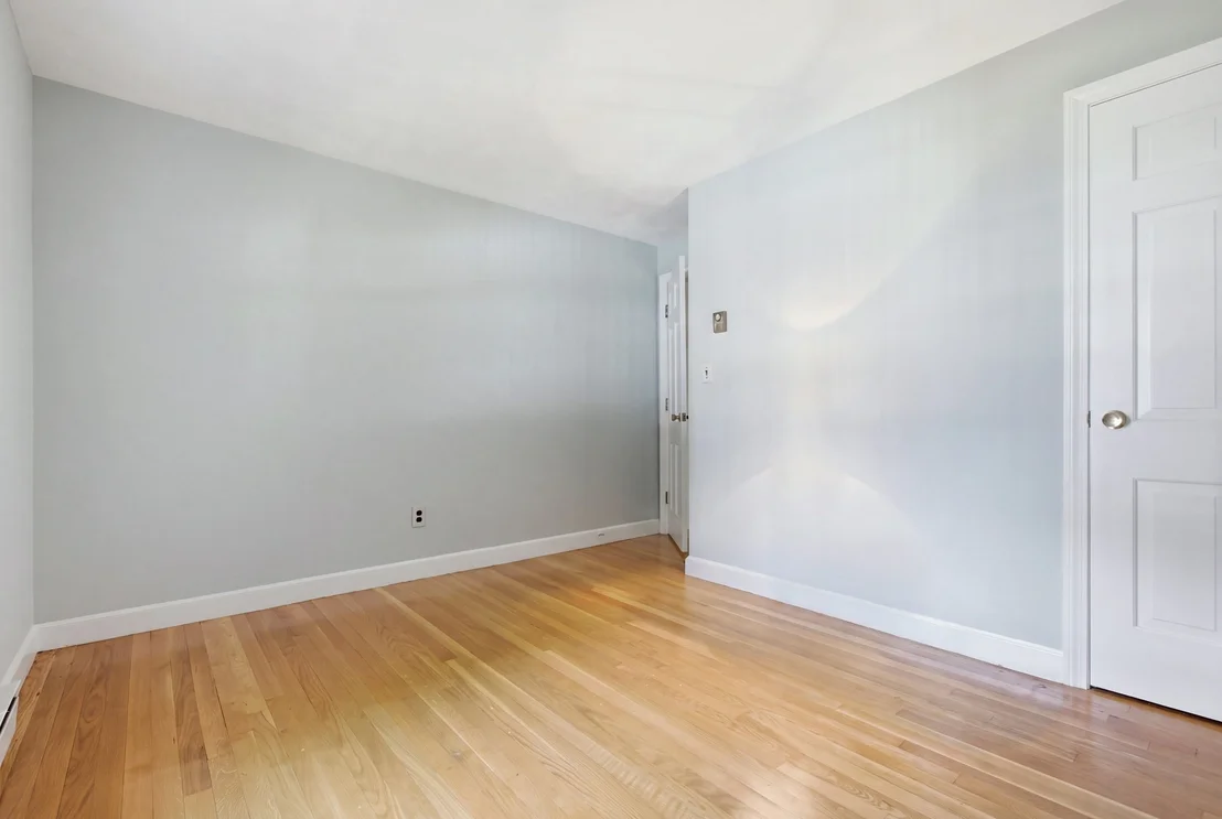 Photo of 10 Red Gate Ln