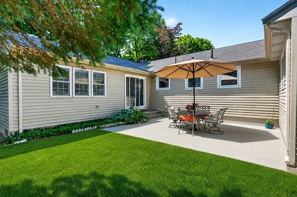 Photo of 32 Bobolink Rd