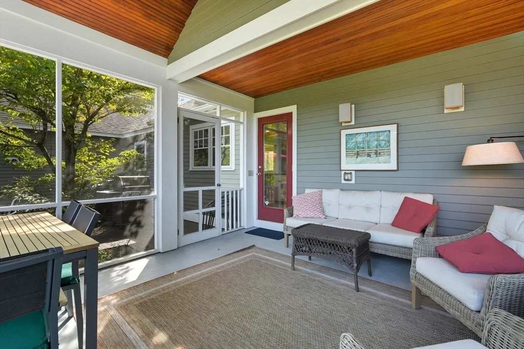 Photo of 901 Roaring Brook Road