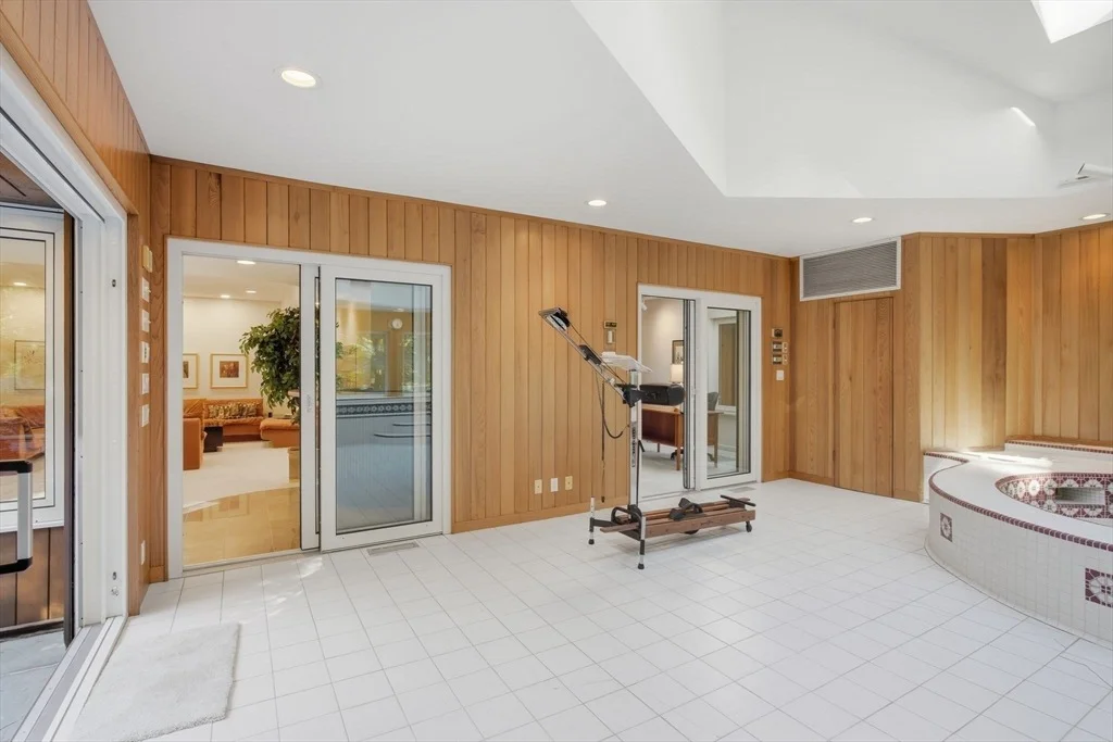 Photo of 182 Crestview Cir
