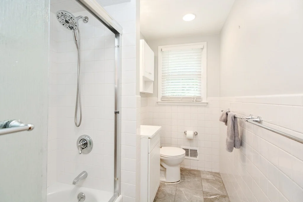 Photo of 12 Lanewood Avenue