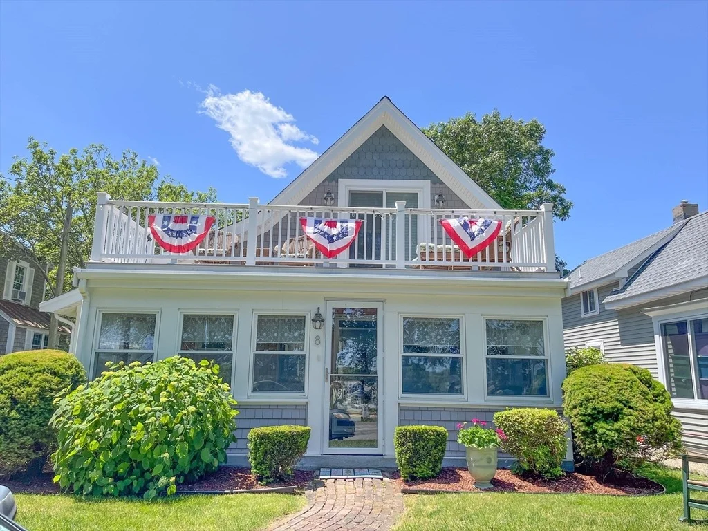 Photo of 8 East Blvd