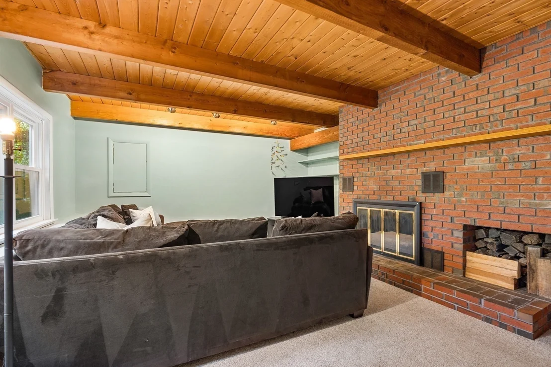 Photo of 10 Lowell Dr