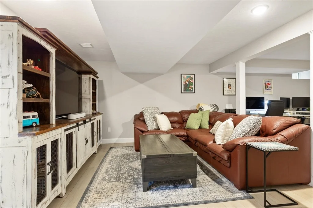 Photo of 187 Run Brook Cir