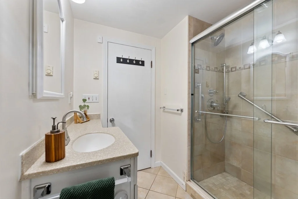Photo of 1180 Calkins Rd