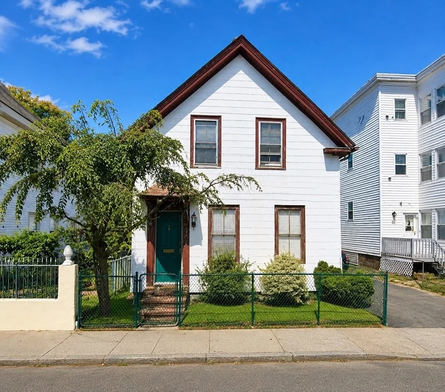 Photo of 301 Salem St