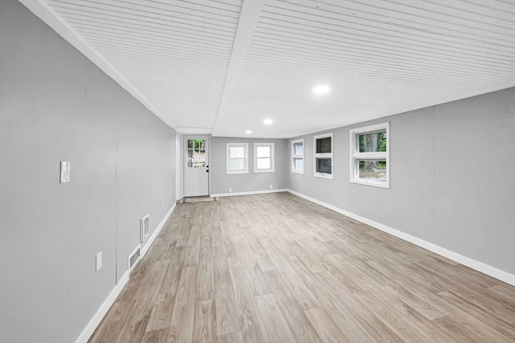 Photo of 83 Rolf Ave