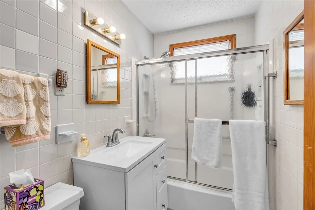 Photo of 365 Maple Rd