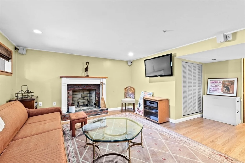 Photo of 16 Niles Rd