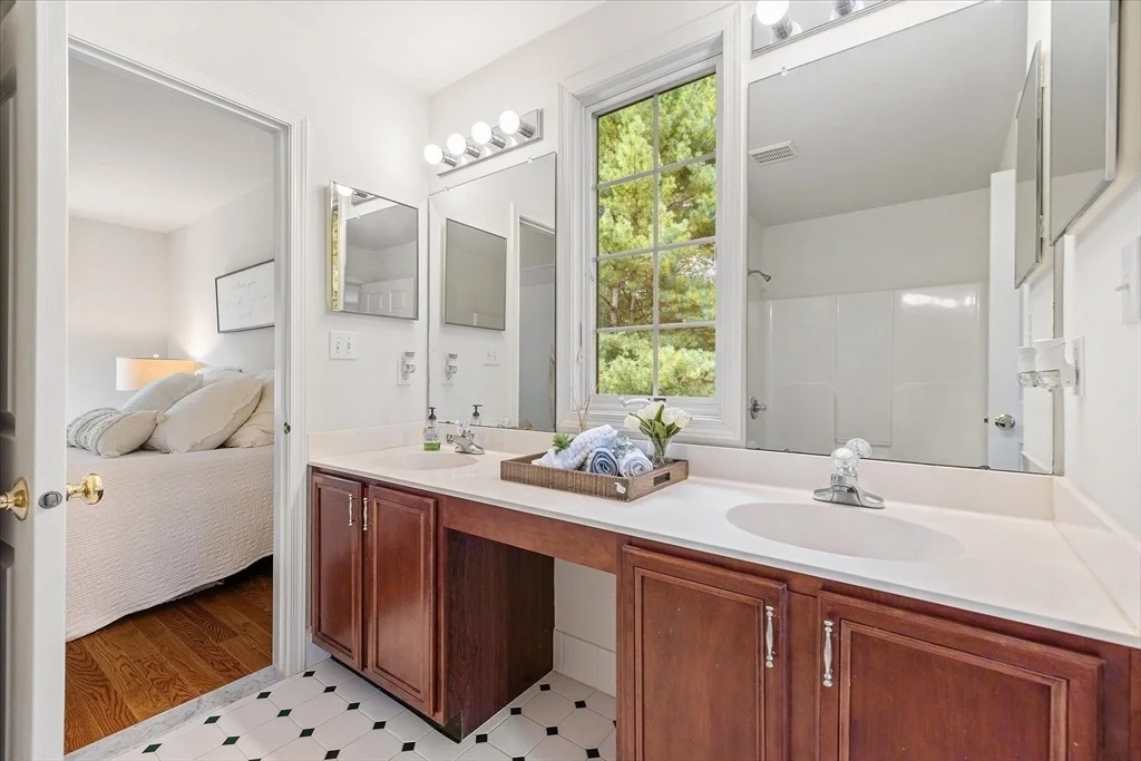 Photo of 7 Thoreau Cir