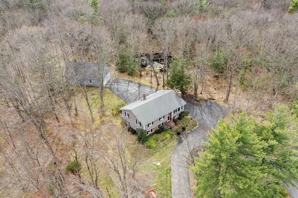 Photo of 305 Benjamin St