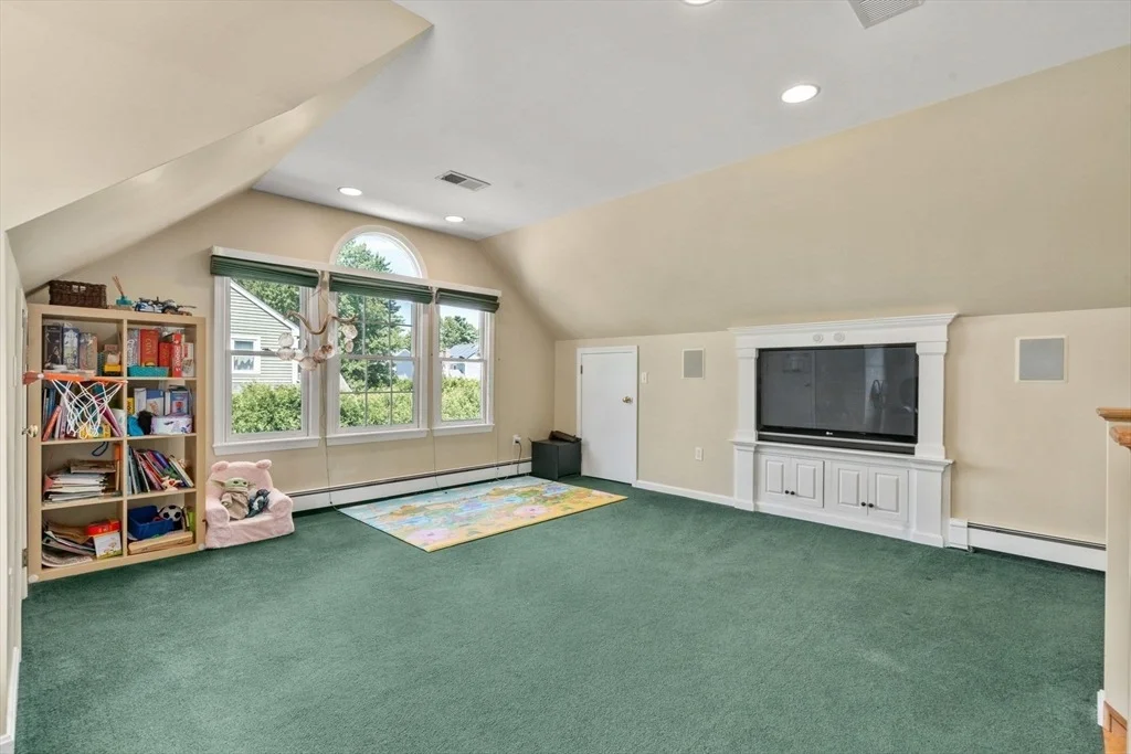 Photo of 35 Whitney Avenue