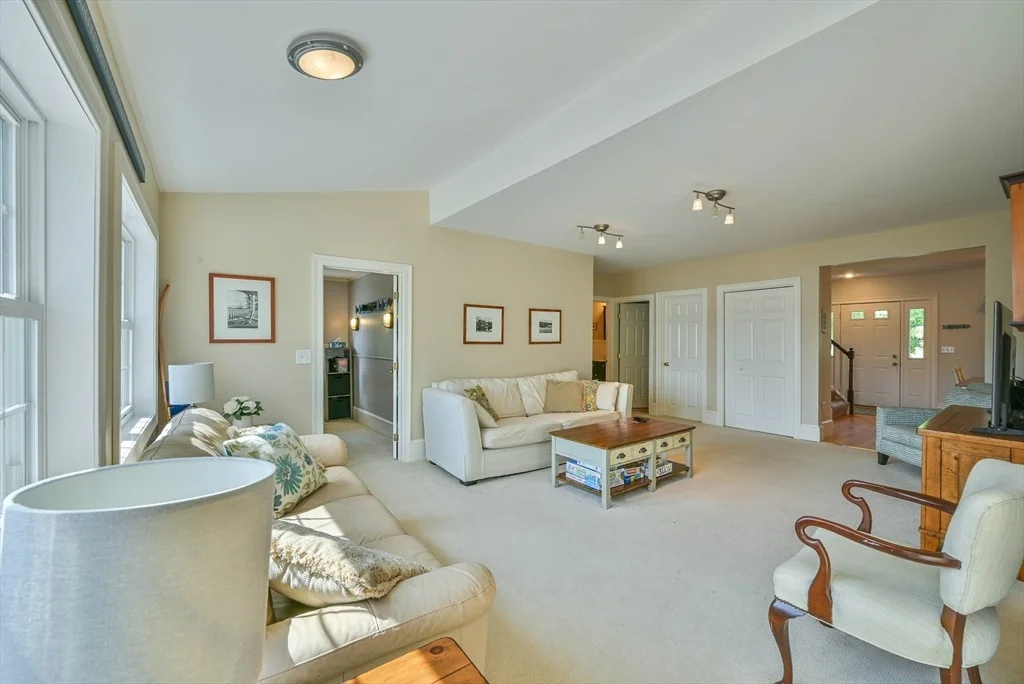 Photo of 261 Thompson Road