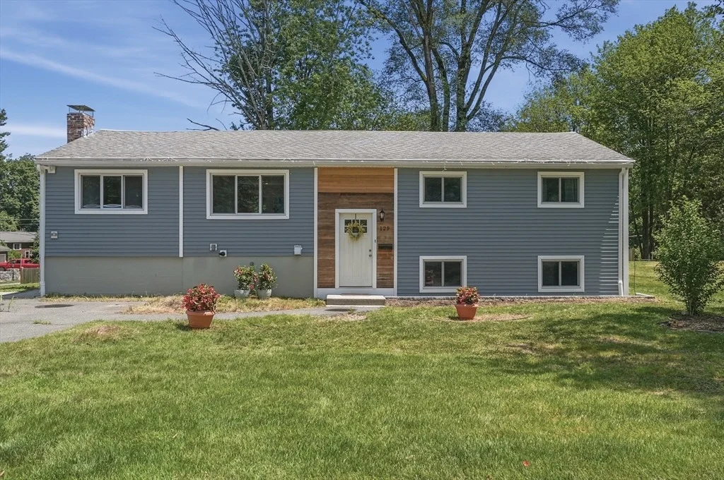 Photo of 129 Marked Tree Road