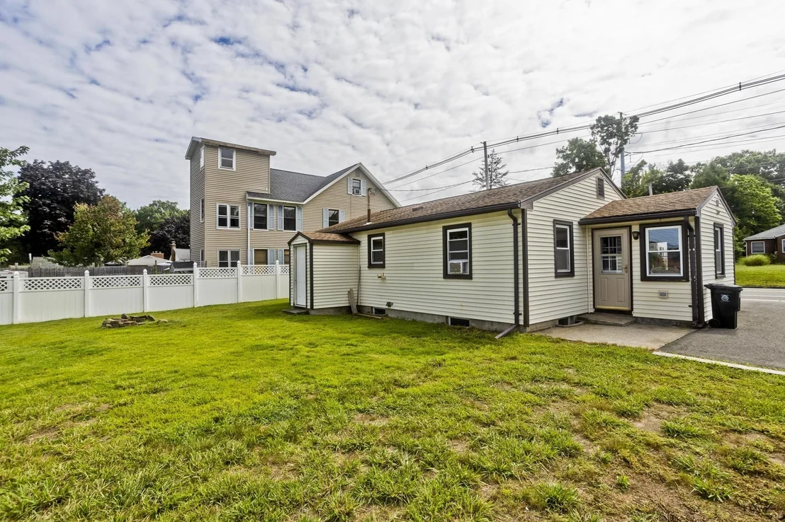 Photo of 956 Granby Rd