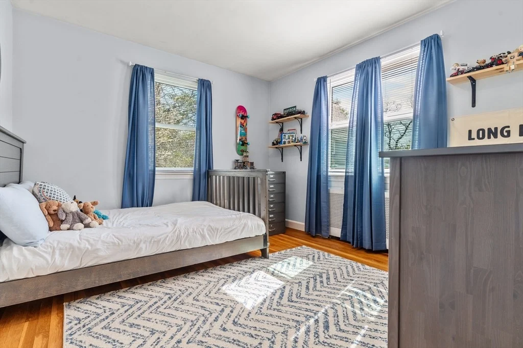 Photo of 28 Riverside Sq
