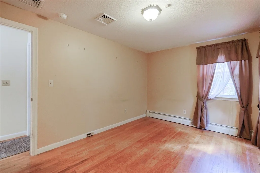 Photo of 37 Oakleaf Dr